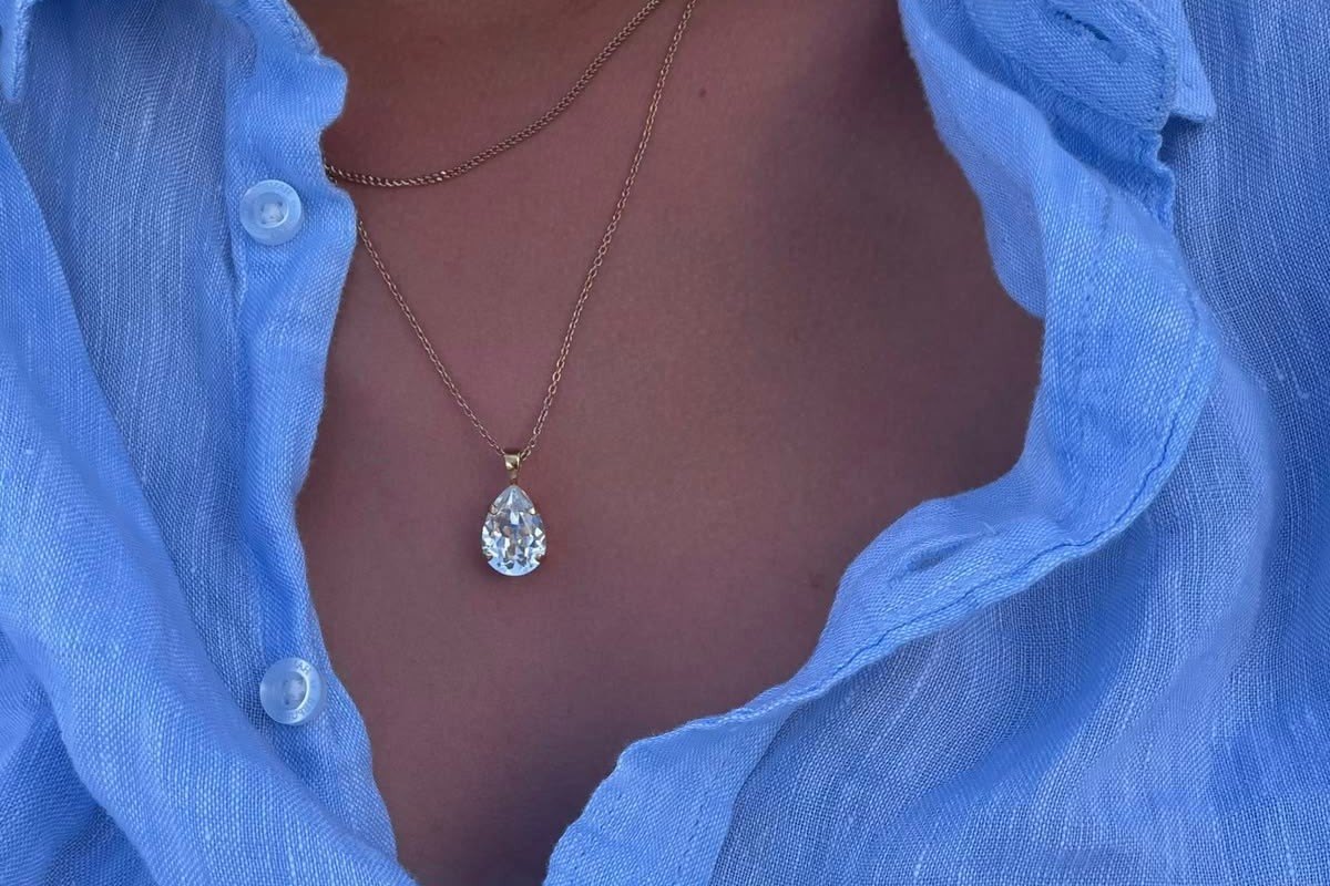 AVRA pear-cut diamond pendant in 14k gold